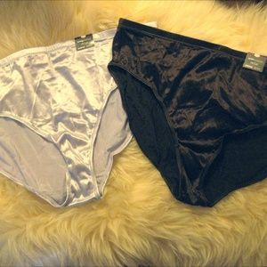 2 New Pairs Avenue Body Satin Glamour 22/24 Panty